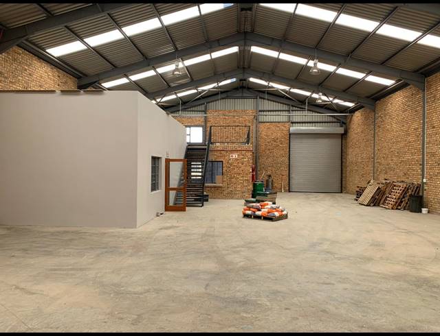 411M² WAREHOUSE TO LET IN STRIJDOMPARK